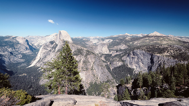The wide view over Yosemite