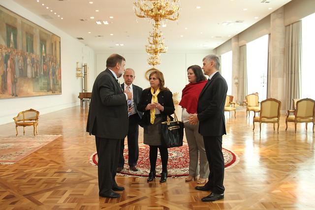Recebendo representantes da APP Sindicato, com a Secretária de Administração e Previdência, Sra. Dinorah Botto Portugal Nogara, no Palácio Iguaçu