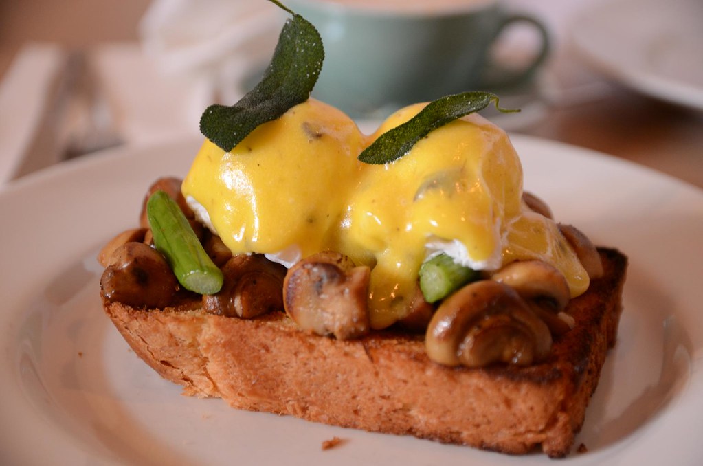 Brioche, mushrooms, poached eggs, Hollandaise sauce, truff… | Flickr