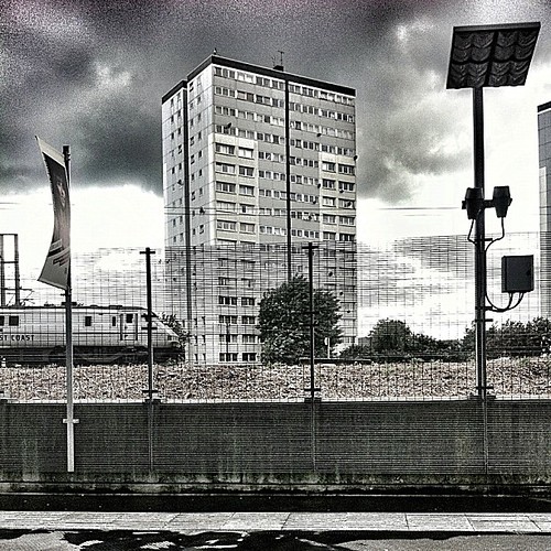 train #buildings #architecture #urban #jj_forum #London... | by amandact_01