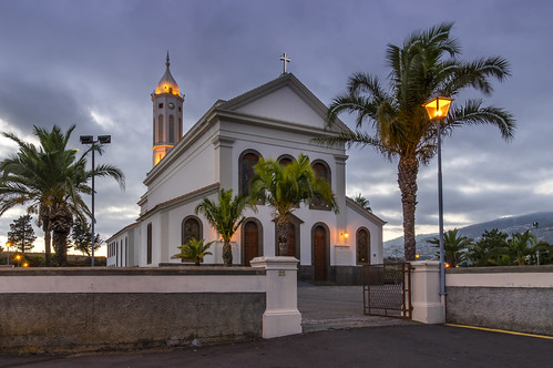 São Martinho at dusk by Chris C's photos, The beautiful São Martinho Church in Madiera, Portugal.
Built in the first half of the 18th century,
