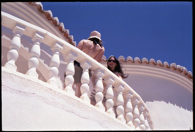 Spain 2016 - Kodak Retina Ib (Type 018 Chrome Dot) - Lisa & Tess on the Balcony