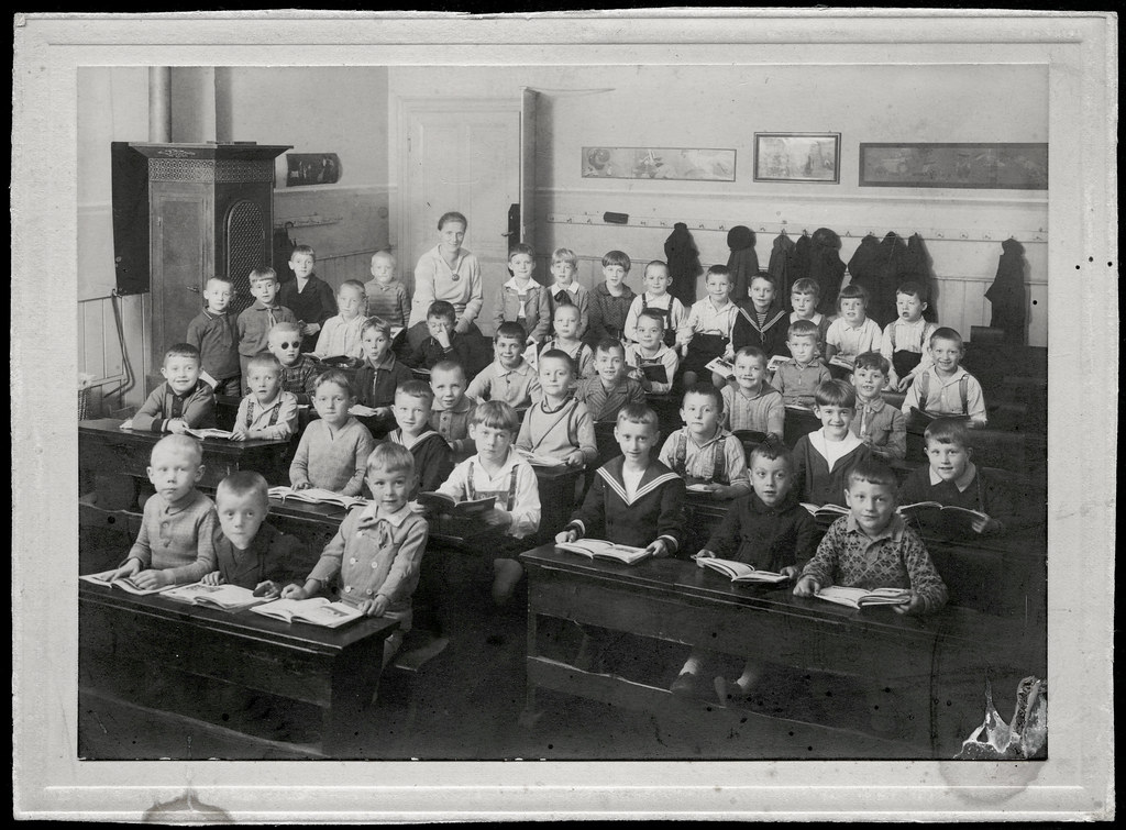 Archiv H668 Schulklasse mit Ofenheizung, 1920er