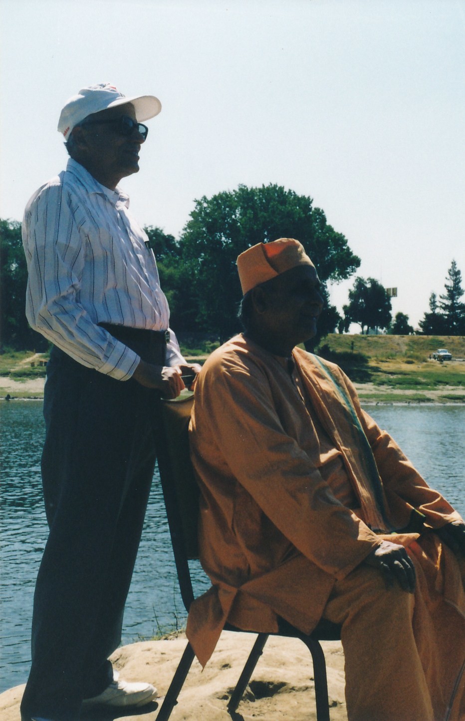 Sacramento Swami Prapannananda Swami Jyotimayananda Capitol Sightseeing5