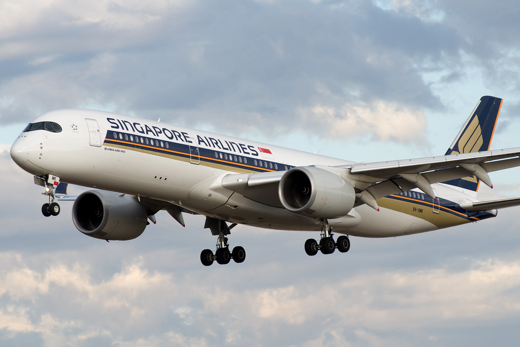 Singapore Airlines Airbus A350-900 9V-SMK | Evening arrival … | BriYYZ | Flickr