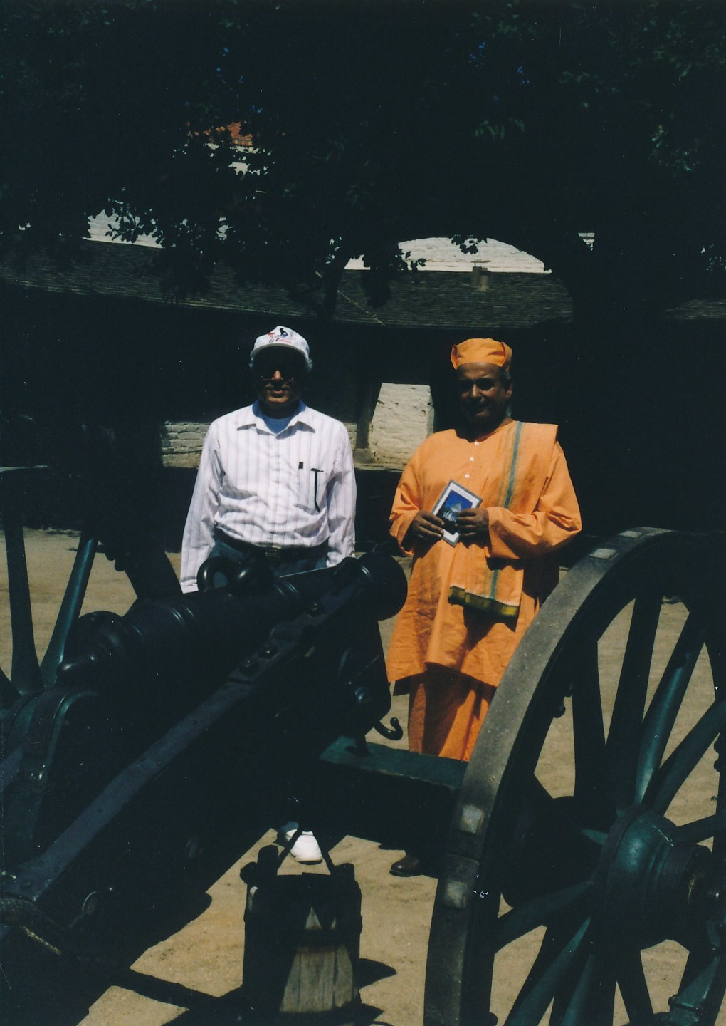 Sacramento Swami Prapannananda Swami Jyotimayananda Capitol Sightseeing2