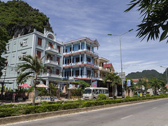 Hoteles en la avenida principal de Phong Nha, Vietnam