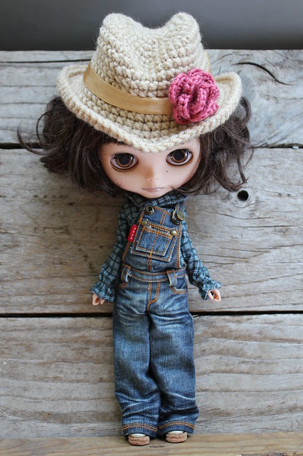 Peri's Cowboy Hat Ready for Blythecon Dallas 2012
