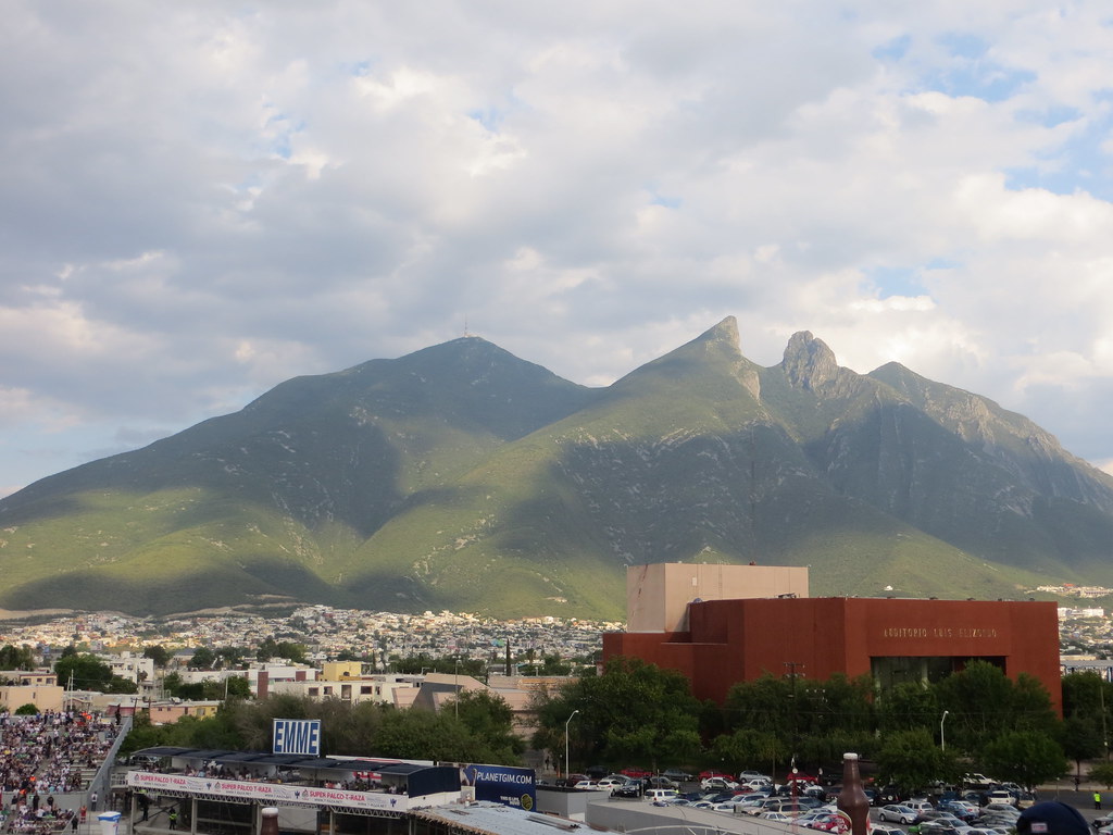Cerro de la Silla desde el Estadio del Tec de Monterrey | Flickr