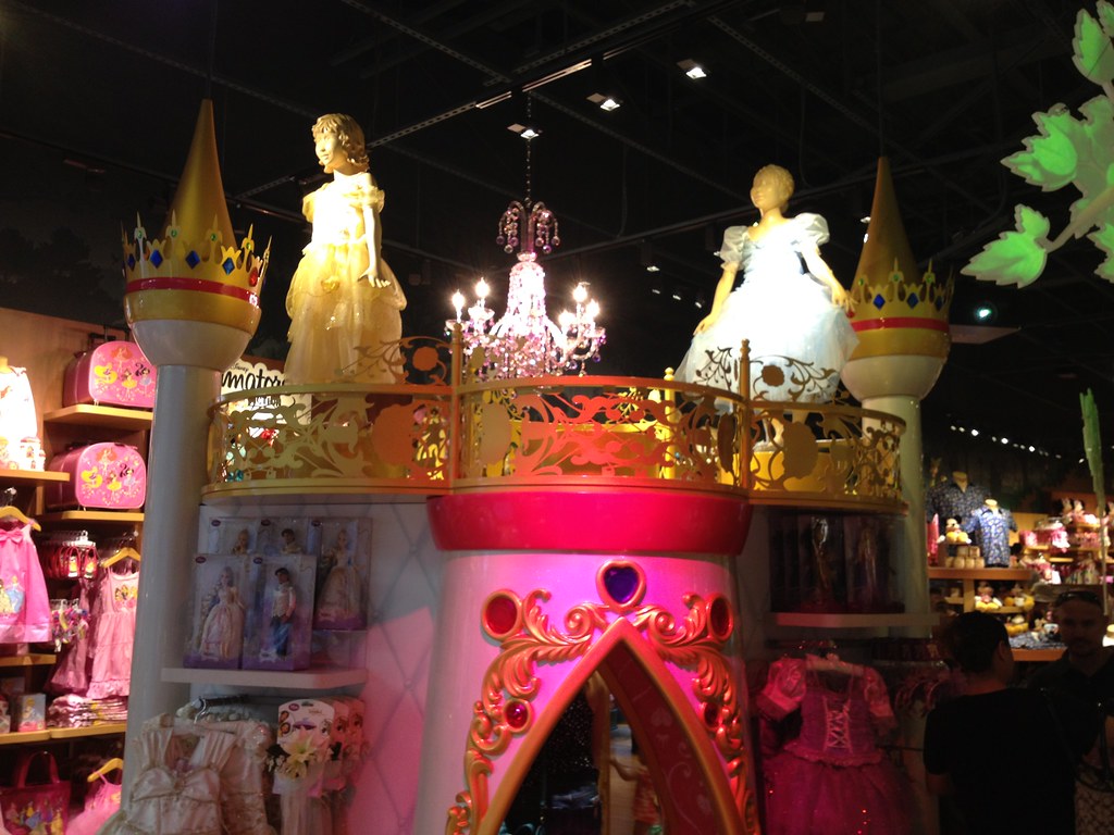 Ala Moana Disney Store opening May 30, 2012 the castle