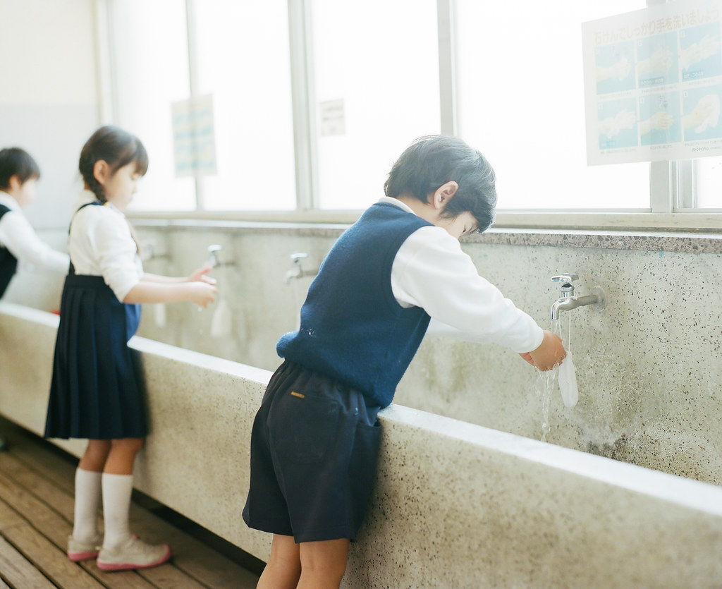 Школа скрытое видео. Скрытые камеры в японских школах. Сыкрытый камера вшоле Японии.