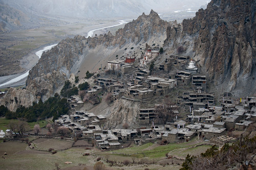 nepal trekking river village dry adventure chorten annapurnacircuit phototravel manang braka