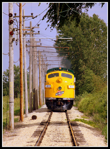 road county camera railroad chicago green colors yellow museum digital rural train canon way lens point eos reflex illinois crossing power view pacific bright flag union north tracks engine railway right grade il machinery ill fallen single transit western rails locomotive kit passenger 1855mm mass northwestern dslr mchenry cnw 50d seeman f7a excnw