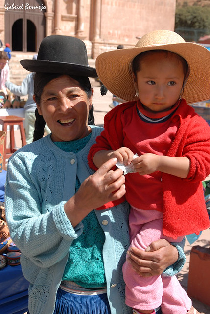 Mama en el Altiplano - Pucara - Perú