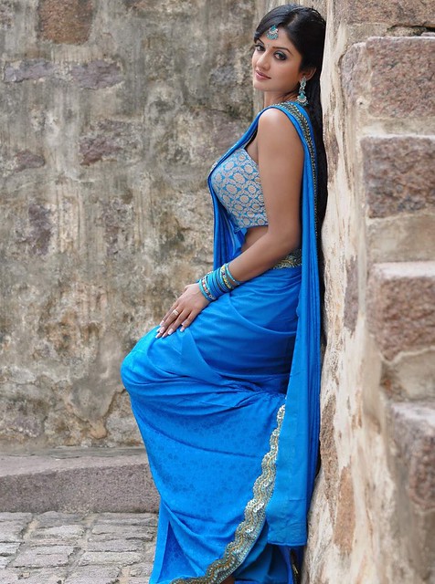Vimala Raman - actressblue saree side full view with boobs…