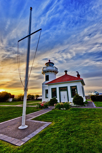 ocean sunset sky lighthouse beach grass ferry architecture clouds canon landscape washington spring day pacific northwest cloudy dusk whidbeyisland april pacificnorthwest pugetsound flagpole 2012 snohomish snohomishcounty mukilteo mukilteolighthouse lighthousetrek