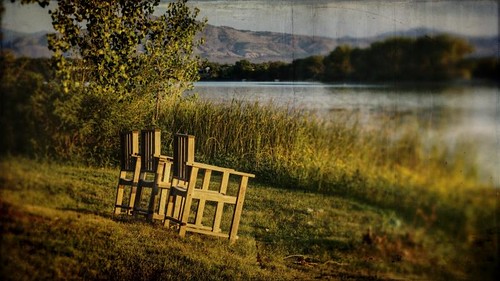 morning light foothills lake canon wooden chairs grunge dirty shore 16x9 t1i
