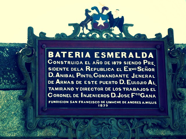 1879, Valparaiso, se levanta la batería Esmeralda para defensa del puerto.