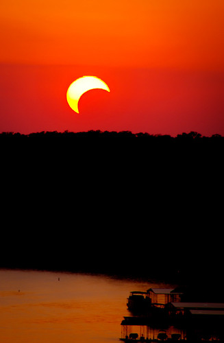 sunset austin eclipse texas laketravis iguanagrill