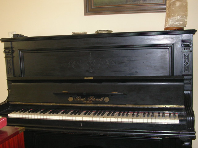 1 Piano Paul Scharff Berlin 1885