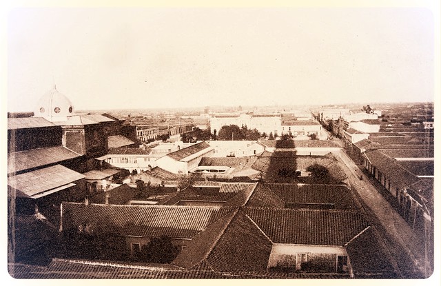 el centro civico de Talca antes del terremoto de 1902, vista desde la torre de San Francisco