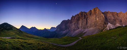 Spielisjoch by JTrojer, Early morning view from the Falkenhütte of the Lalidererwände and Herzogkante.lalidererwände morning