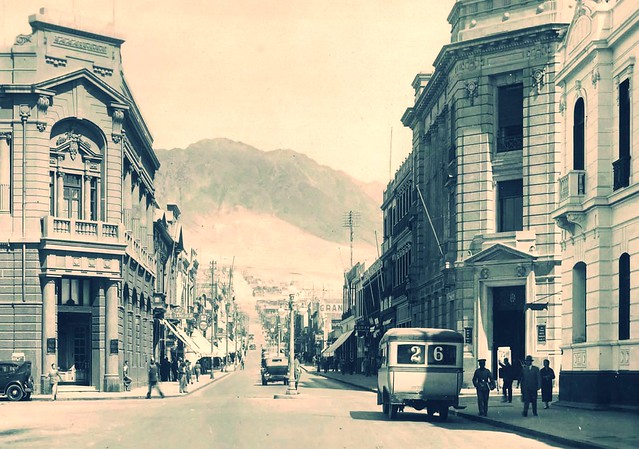 la góndola 26 de Antofagasta, detenida frente a la Intendencia.  1931