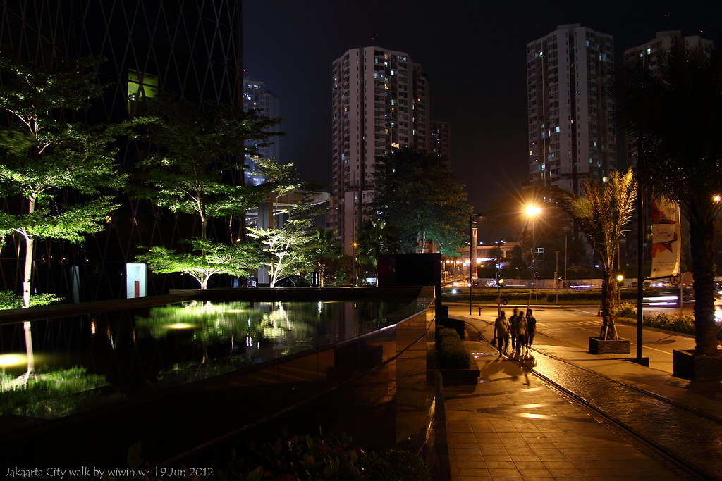 jakarta night walk | at kuningan epicentrum jakarta | wiwin.wr | Flickr