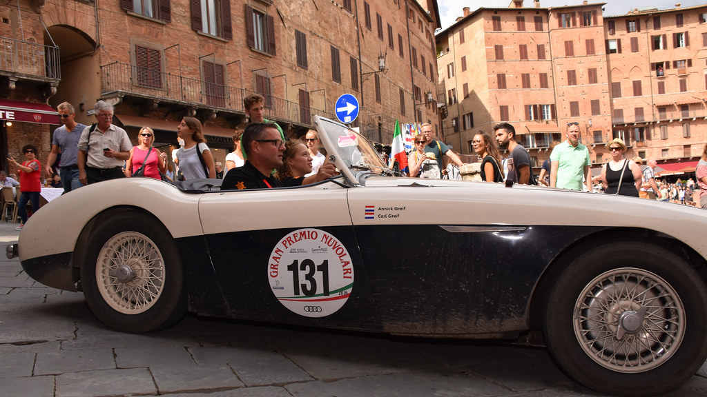 Passaggio da Piazza del campo delle Auto Storiche del Gran Premio Nuvolari 2016