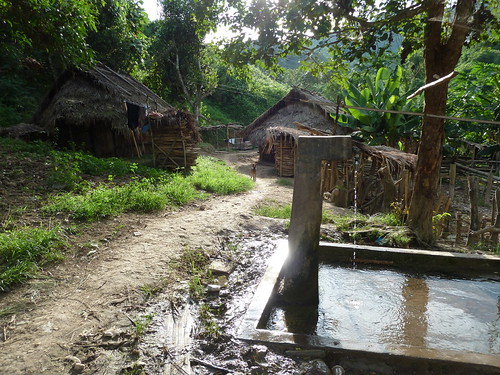 P1140493 by Yuma Salsero, Bathing place in Lanten ethnic village - Nan Khon