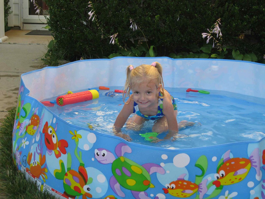 Fun in the kiddie pool | Playing in the pool | Shannon Smith | Flickr