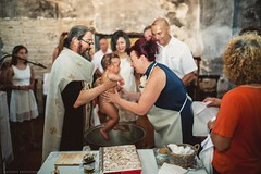 Крещение в древней церкви в городе Арта (Греция)