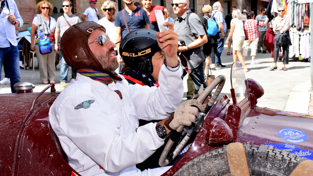 Passaggio da Piazza del campo delle Auto Storiche del Gran Premio Nuvolari 2016