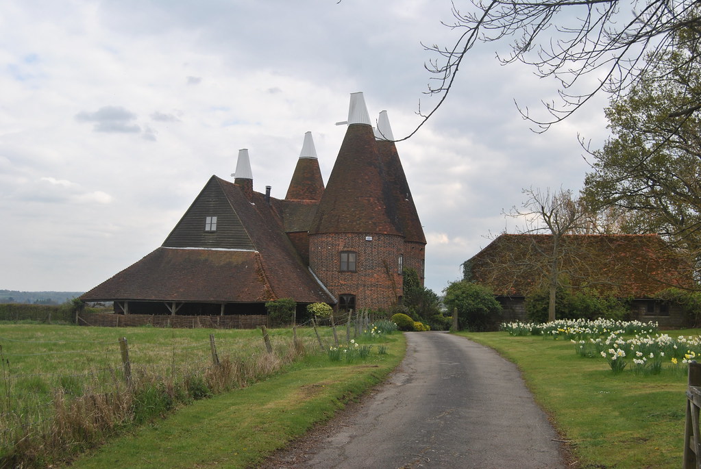 Oast House Chiddingstone Kent - An Oast House is a building … - Flickr