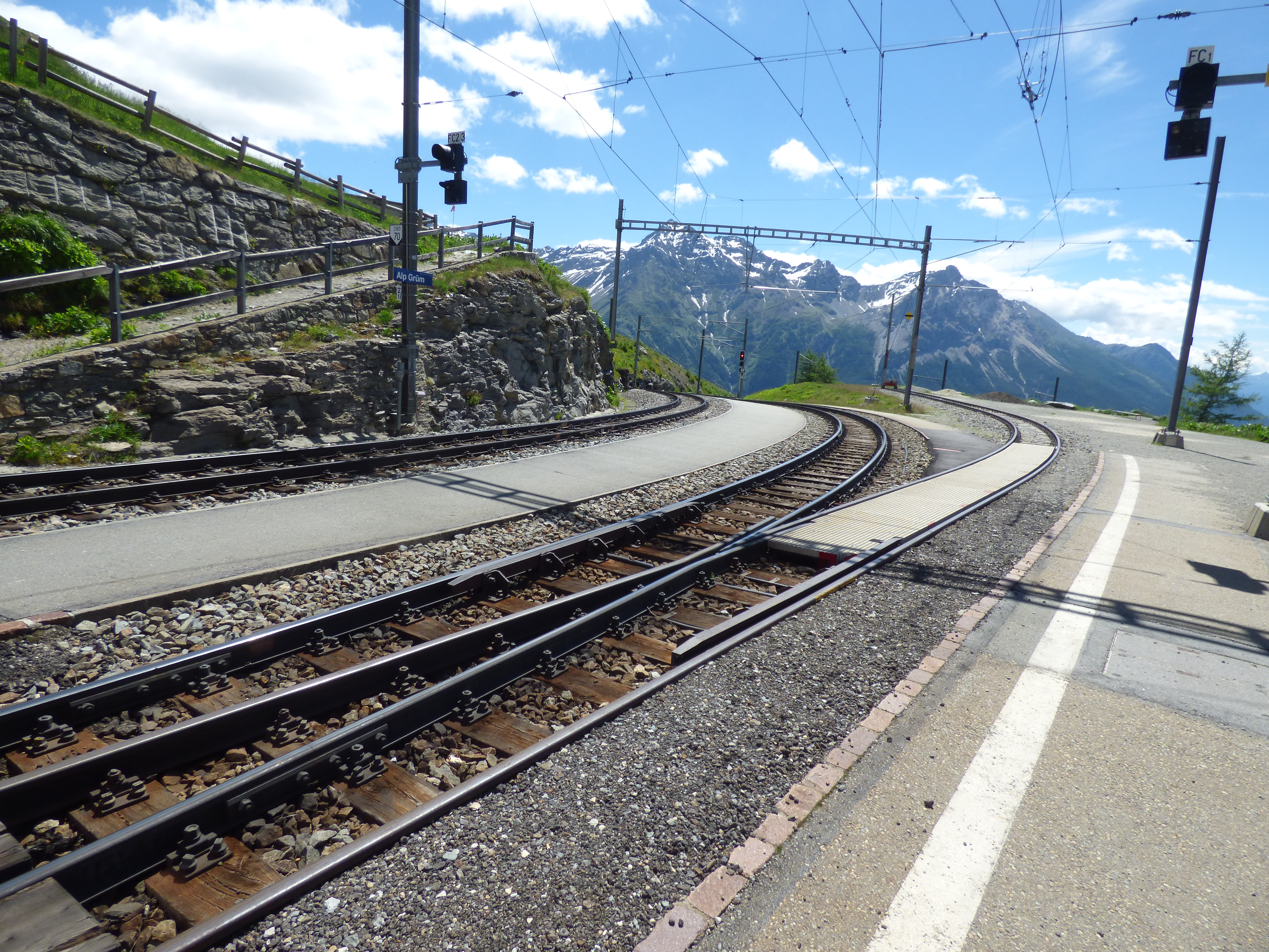 Bernina Express - Alp Grum Station - tracks