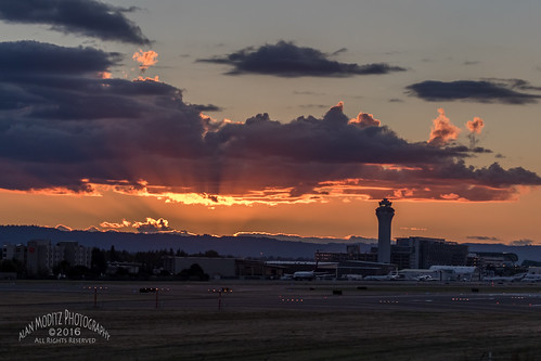 portland oregon usa sunset 2016 sundown evening nightfall sunrays airport aircraft runway marine drive