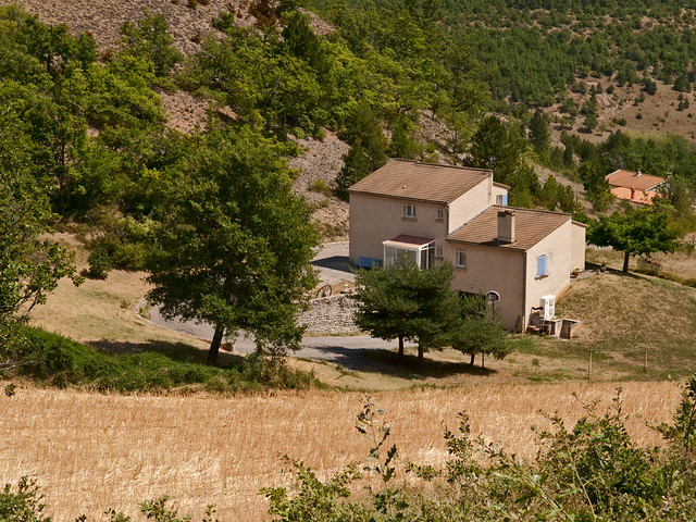 Omgeving Sisteron, kasteeldorp, provencaalse boerderij langs het sentier Léon Parra
