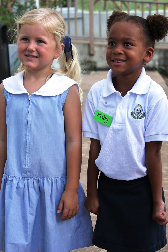 Novela de suspenso Puno genio Gabriella and Ruby, BHS | First Day of School | The Bermuda High School |  Flickr