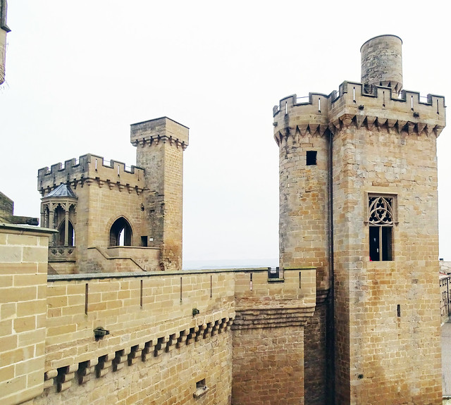 Olite Torre de la Atalaya o de la Joyosa Guarda y Torre de los Cuatro Vientos o de las Tres Finestras Palacio Real o Castillo Navarra 23