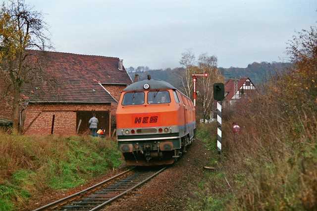 HEG: Lok 30´´ verlässt mit Sonderzug nach Bad Hersfeld den Bahnhof Heimboldshausen