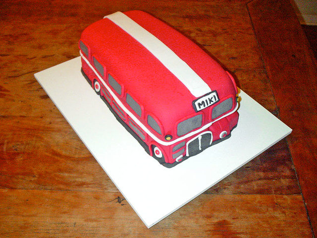 Bolo ônibus Londrinho - Double Decker! (Double Decker Bus Cake!)