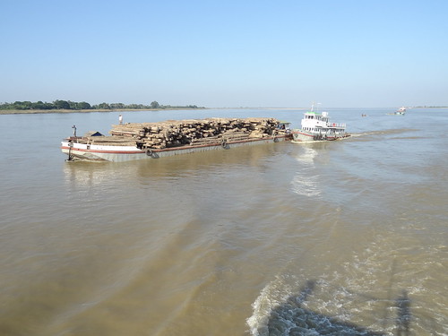 boat burma transport myanmar barge mmr irrawaddyriver ayeyarwaddyriver magway 25nov2012 hpawgon