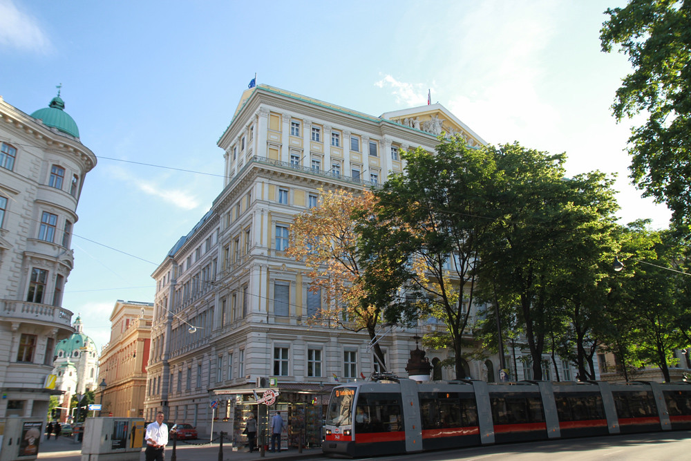 Vienna is the Greenest City In The World, City Center and Tram