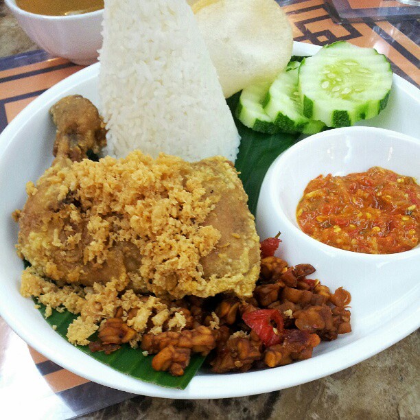 My Dinner Tonight Nasi Ayam Goreng Kremes Pondok Sari Wangi1 Flickr