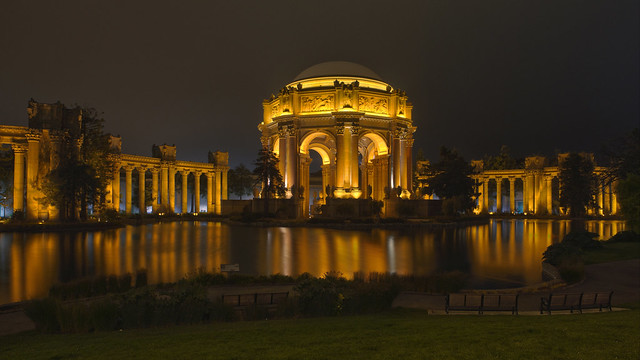 The Palace of Fine Arts in San Francisco at Night