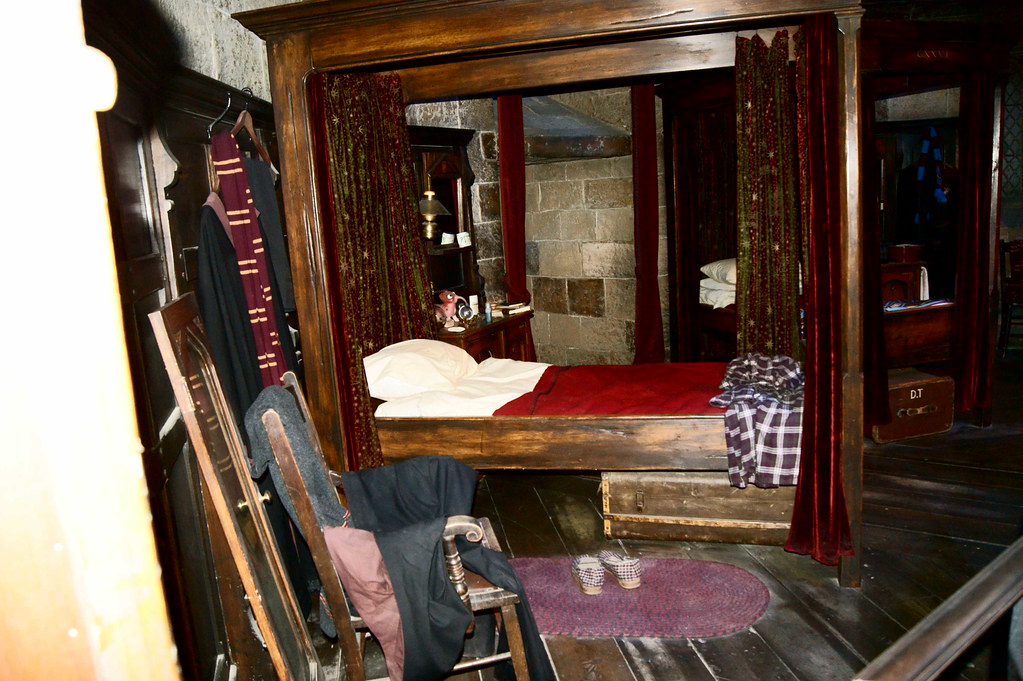 gryffindor bedroom | harry potter studio's, watford | lauren | flickr