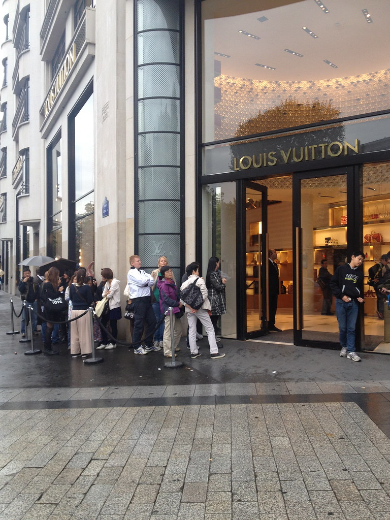Louis Vuitton - Champs-Elysees | There was seriously a line … | Flickr
