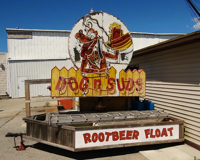 MI, Montague-U.S. 31(Old) Dog n Suds Root Beer Float Neon Sign
