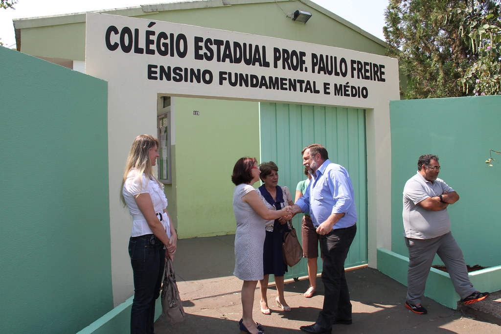 Em visita ao Colégio Estadual Paulo Freire, em Londrina