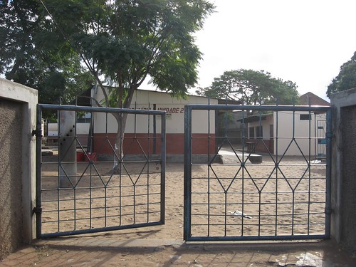 Mafalala, Maputo: Escola Primária Unidade 23 by zug55, Mafalala is an impoverished urban district near central Maputo. It was created in the colonial era a